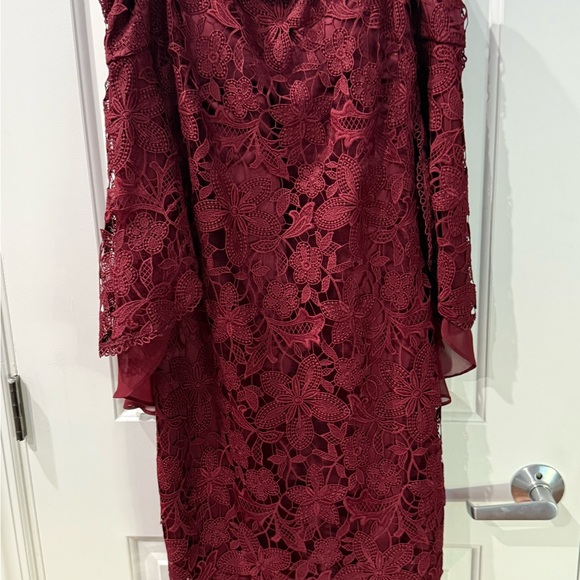 Laundry By Shelli Segal Burgundy Lace off the shoulder Dress size 10 $1000 - Picture 1 of 8